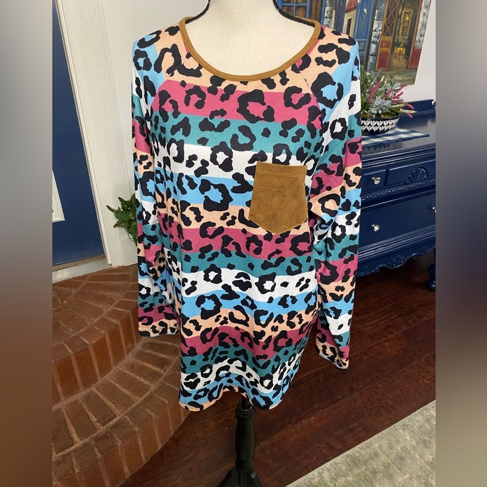 Sunshine & Rodeos animal print oversized top size Large